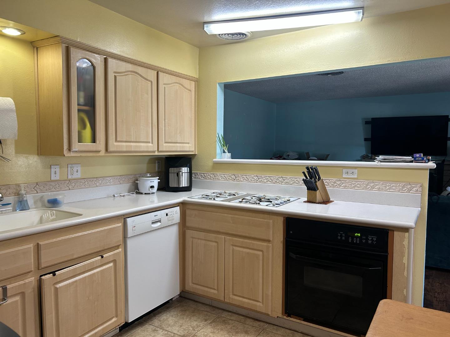 Detail Gallery Image 2 of 8 For 3019 Bayer Dr, Marina,  CA 93933 - 3 Beds | 2 Baths