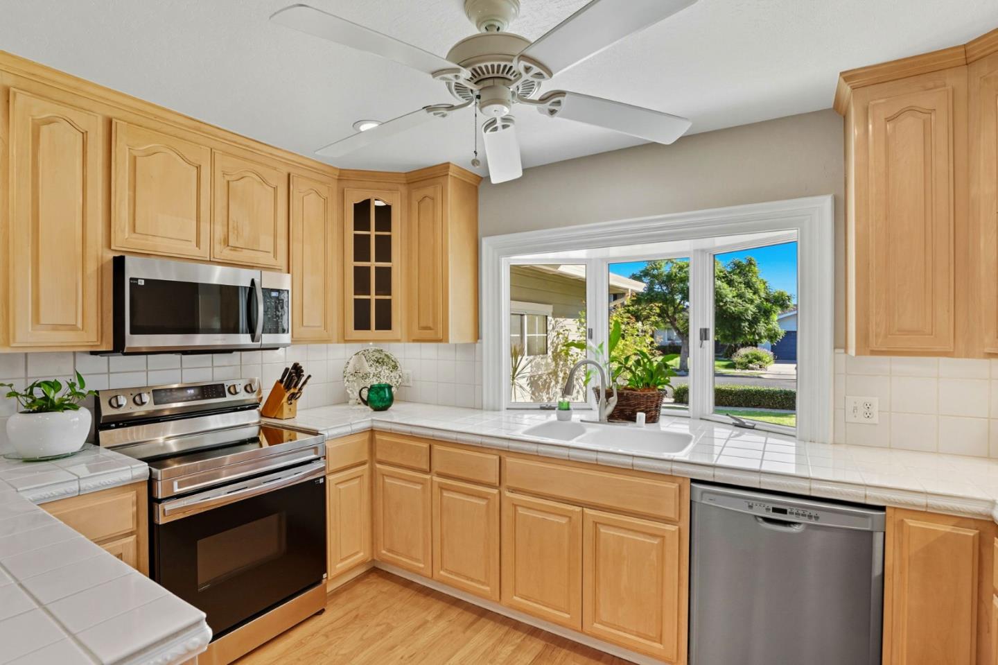 Detail Gallery Image 6 of 22 For 3213 Woodmont Dr, San Jose,  CA 95118 - 3 Beds | 2 Baths