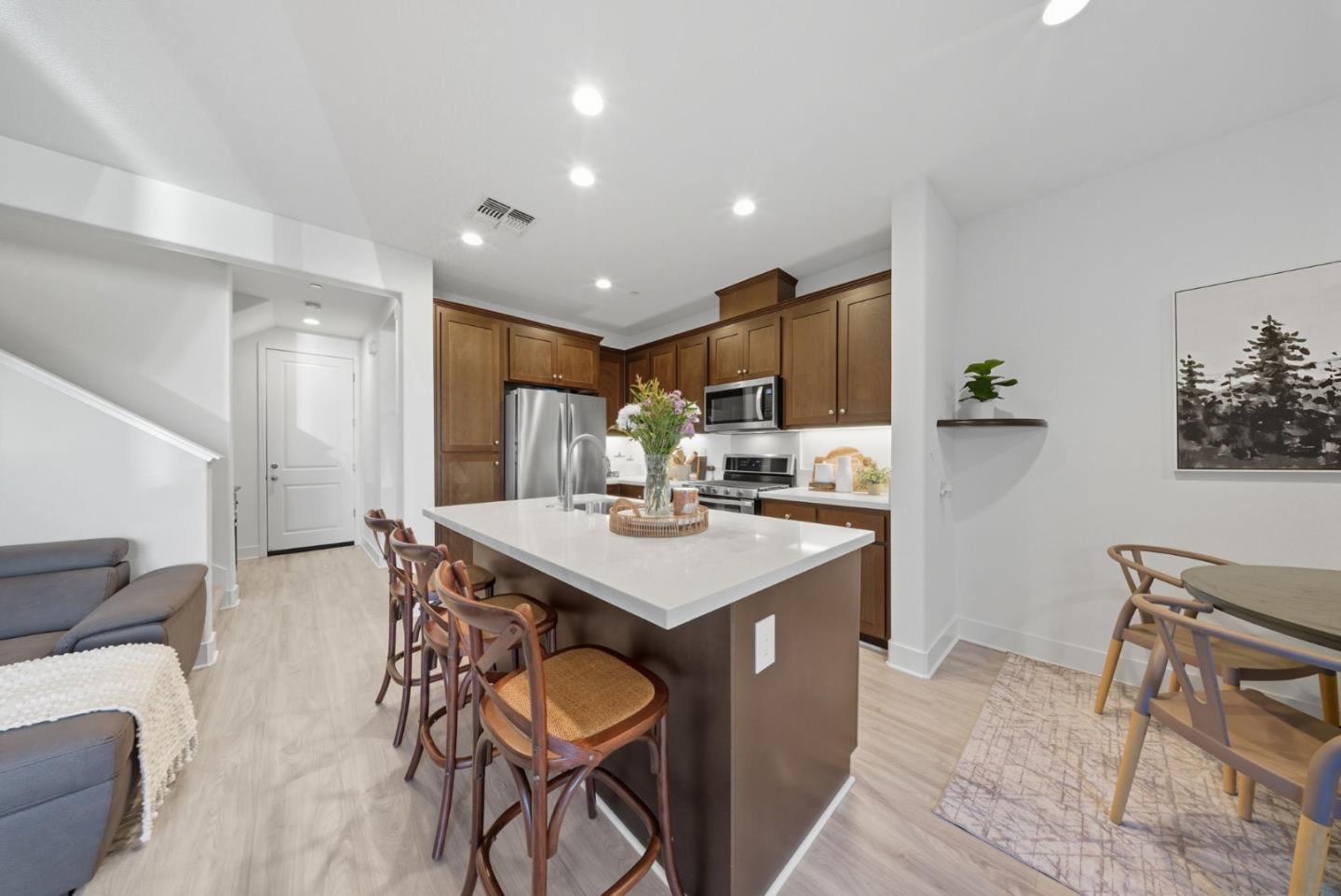 Detail Gallery Image 10 of 54 For 1335 Old Vine Ln, Morgan Hill,  CA 95037 - 3 Beds | 2/1 Baths