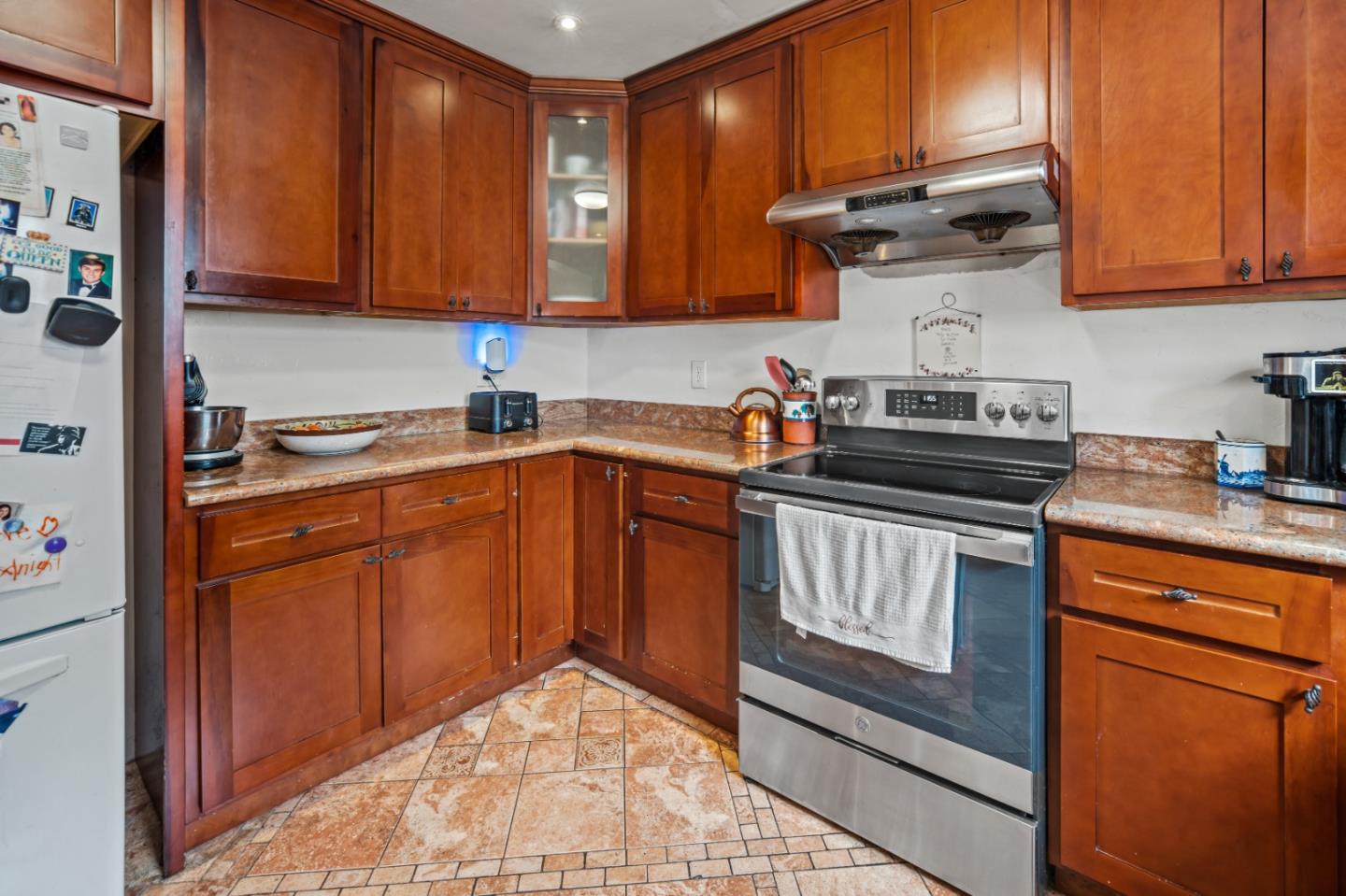 Detail Gallery Image 11 of 42 For 837 Lewis Rd, Royal Oaks,  CA 95076 - 6 Beds | 4 Baths