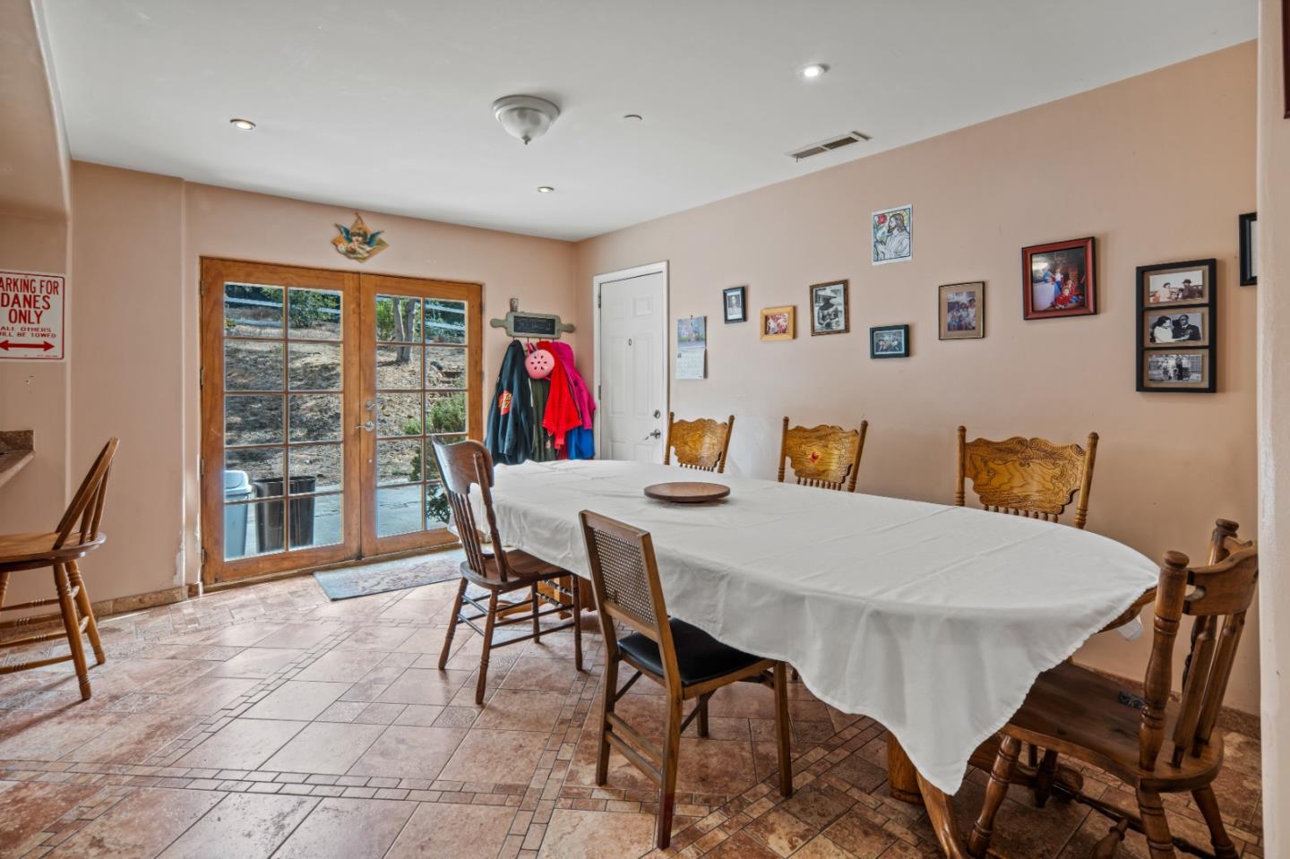 Detail Gallery Image 13 of 42 For 837 Lewis Rd, Royal Oaks,  CA 95076 - 6 Beds | 4 Baths