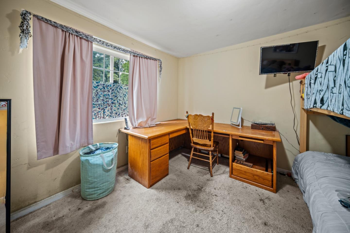 Detail Gallery Image 17 of 42 For 837 Lewis Rd, Royal Oaks,  CA 95076 - 6 Beds | 4 Baths