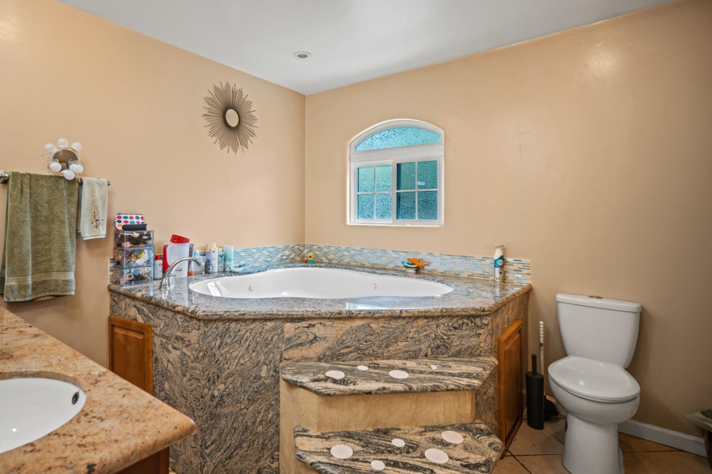 Detail Gallery Image 25 of 42 For 837 Lewis Rd, Royal Oaks,  CA 95076 - 6 Beds | 4 Baths