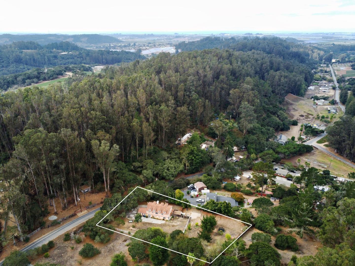 Detail Gallery Image 38 of 42 For 837 Lewis Rd, Royal Oaks,  CA 95076 - 6 Beds | 4 Baths