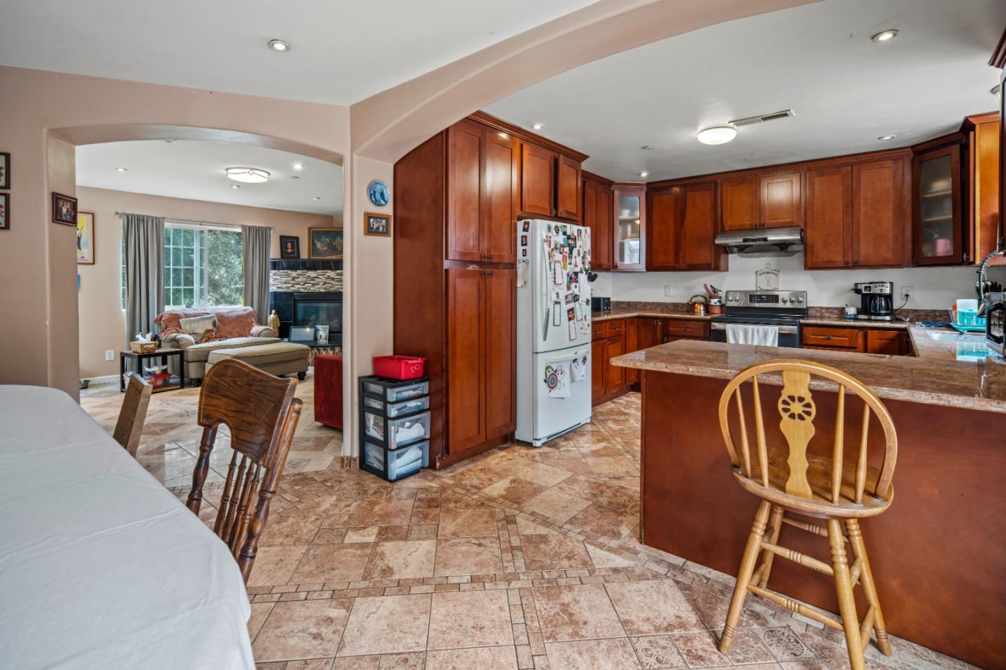 Detail Gallery Image 9 of 42 For 837 Lewis Rd, Royal Oaks,  CA 95076 - 6 Beds | 4 Baths