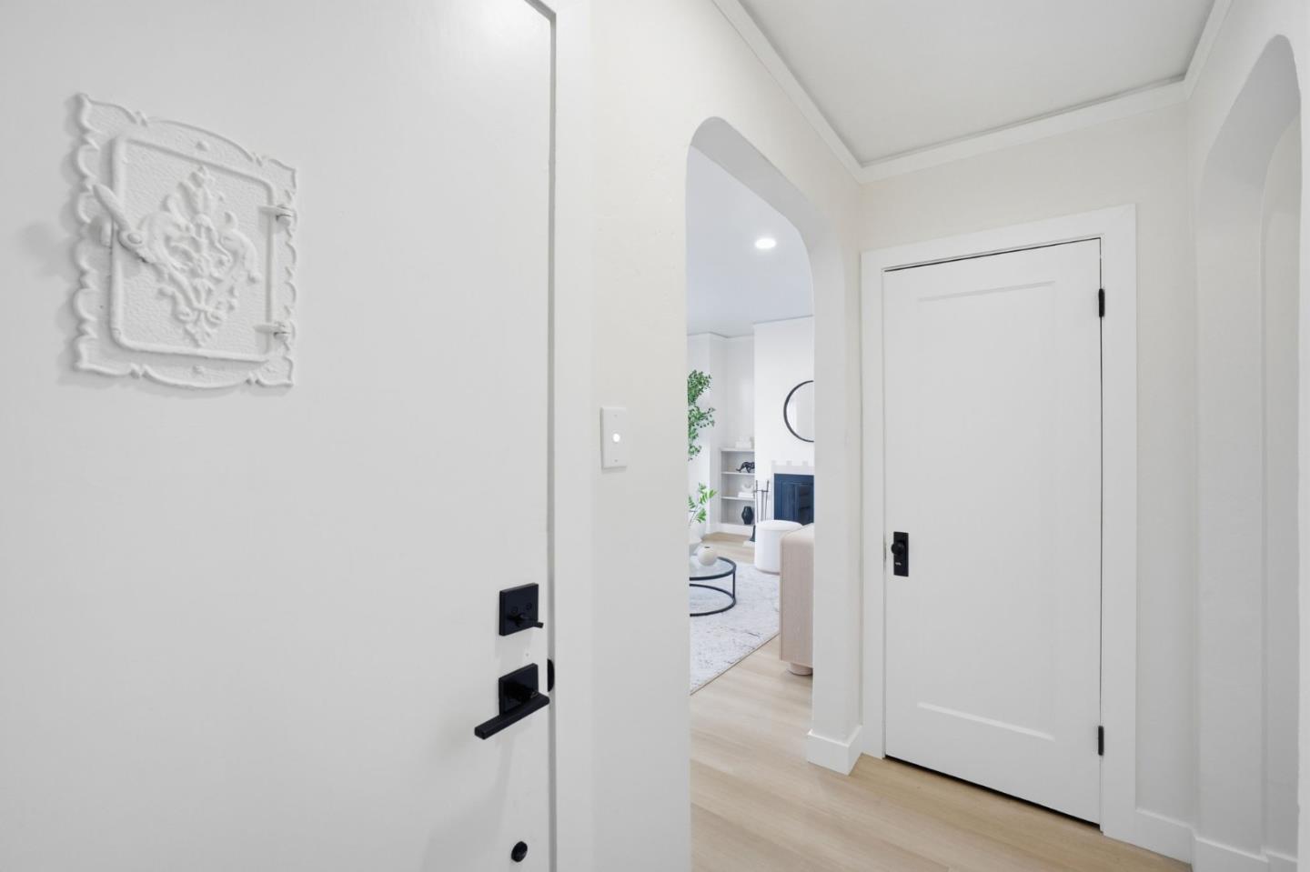 Detail Gallery Image 4 of 36 For 561 Winchester St, Daly City,  CA 94014 - 2 Beds | 1 Baths