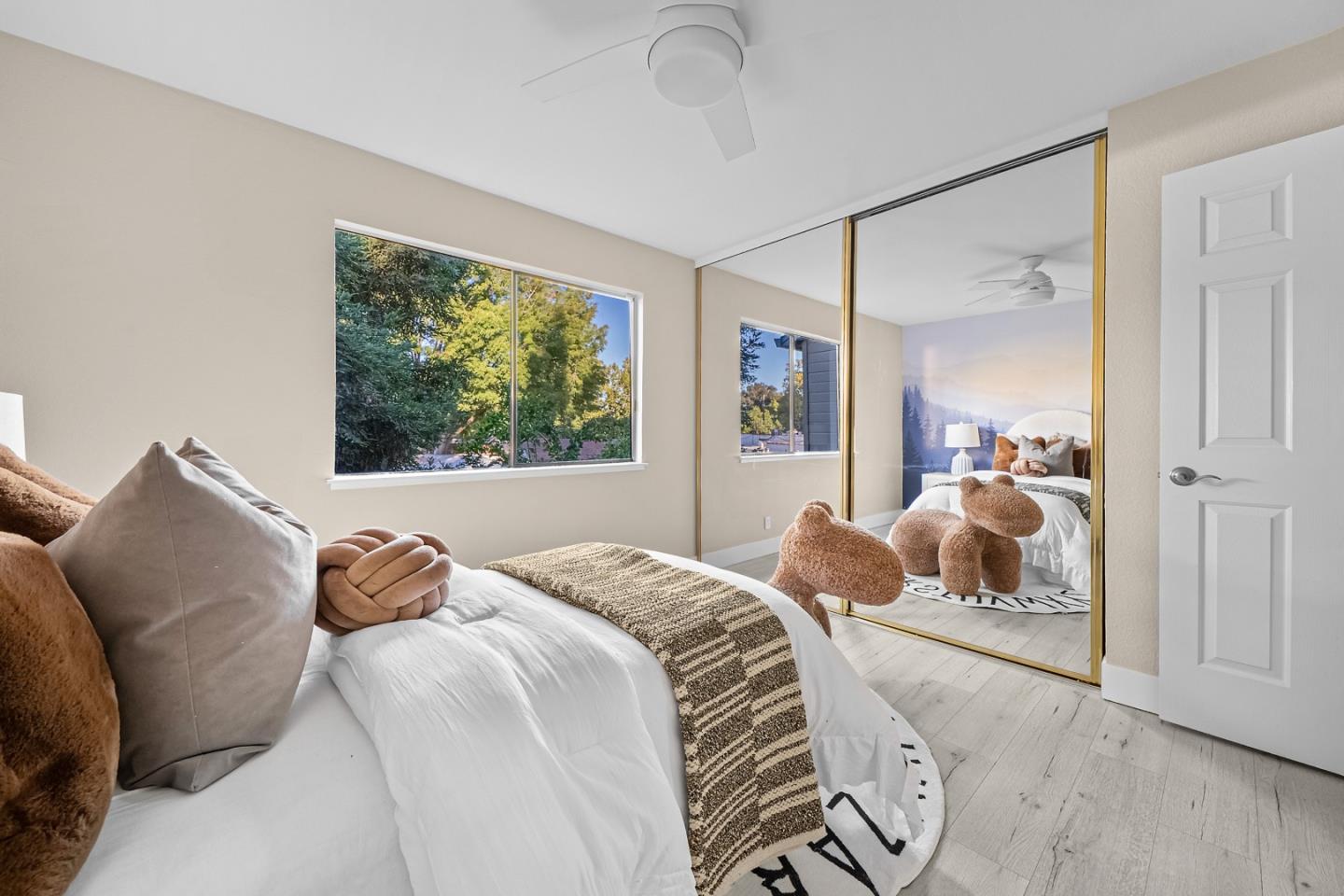 Detail Gallery Image 16 of 31 For 966 Silicon Dr, San Jose,  CA 95126 - 3 Beds | 2 Baths