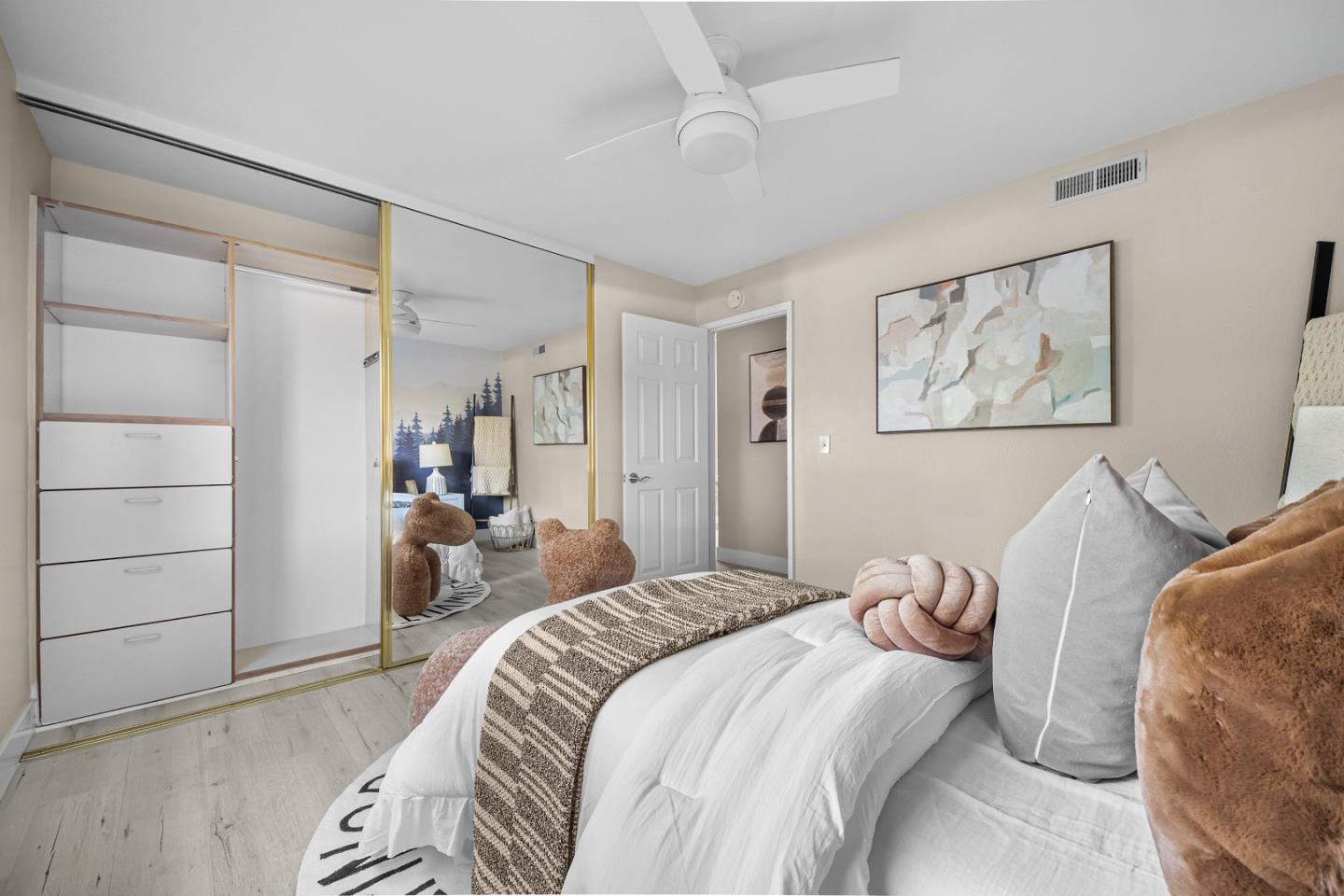 Detail Gallery Image 17 of 31 For 966 Silicon Dr, San Jose,  CA 95126 - 3 Beds | 2 Baths