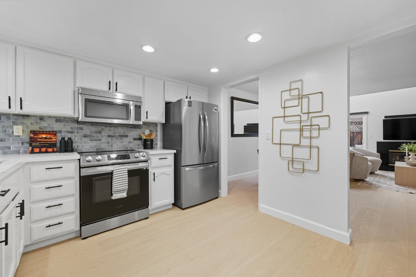 Detail Gallery Image 3 of 36 For 101 Redding Rd #A4,  Campbell,  CA 95008 - 2 Beds | 1/1 Baths