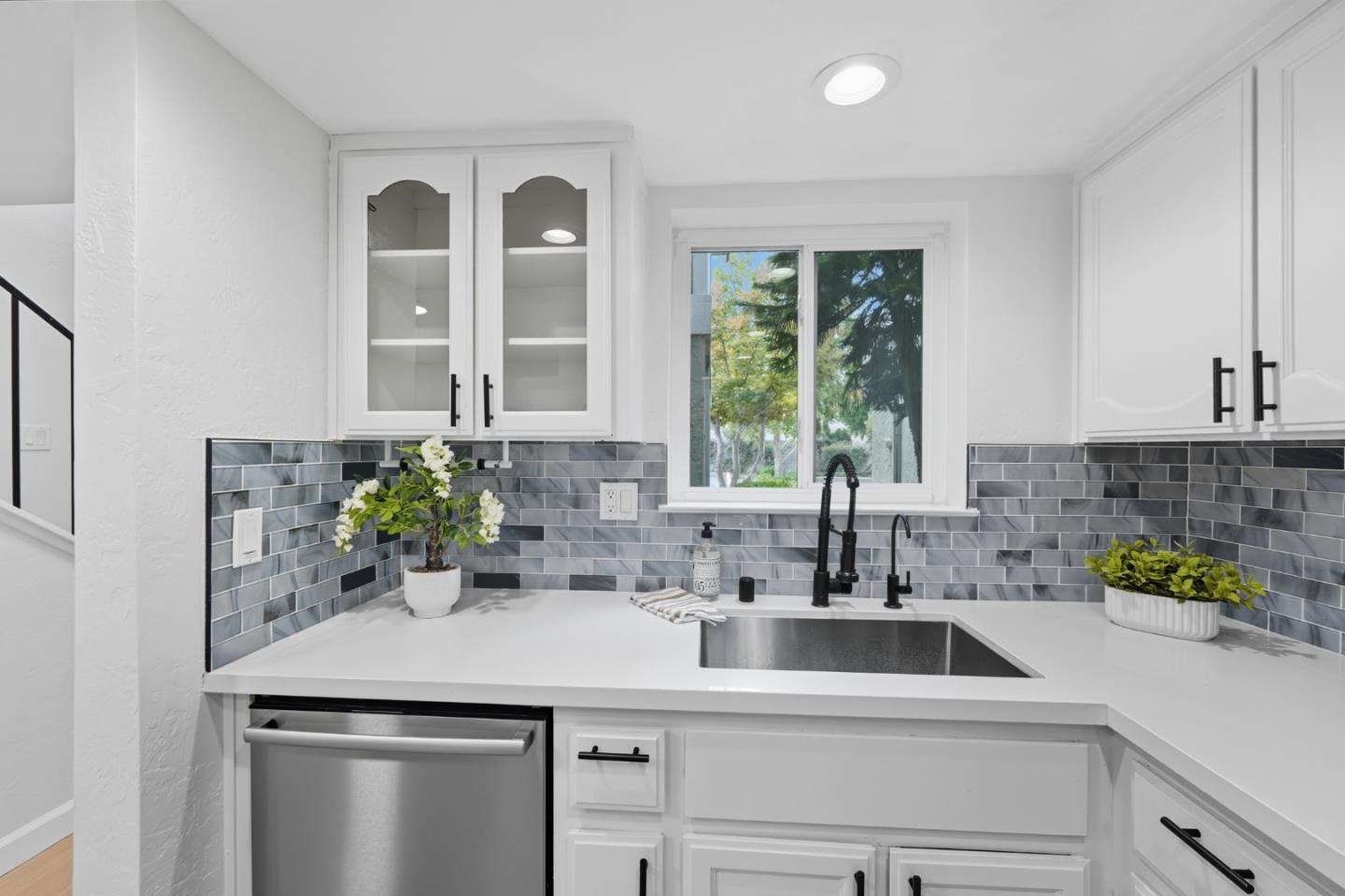 Detail Gallery Image 5 of 36 For 101 Redding Rd #A4,  Campbell,  CA 95008 - 2 Beds | 1/1 Baths