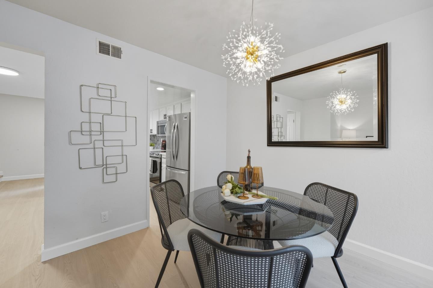 Detail Gallery Image 9 of 36 For 101 Redding Rd #A4,  Campbell,  CA 95008 - 2 Beds | 1/1 Baths