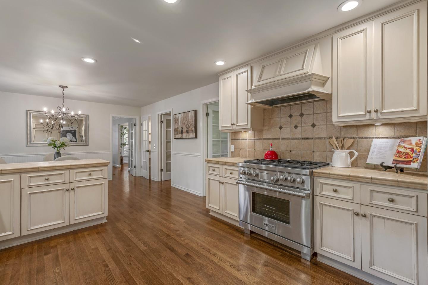 Detail Gallery Image 19 of 49 For 21700 via Regina, Saratoga,  CA 95070 - 4 Beds | 3/1 Baths