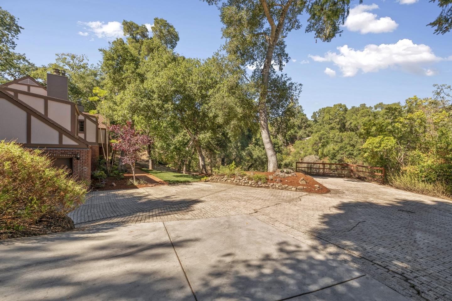 Detail Gallery Image 5 of 49 For 21700 via Regina, Saratoga,  CA 95070 - 4 Beds | 3/1 Baths