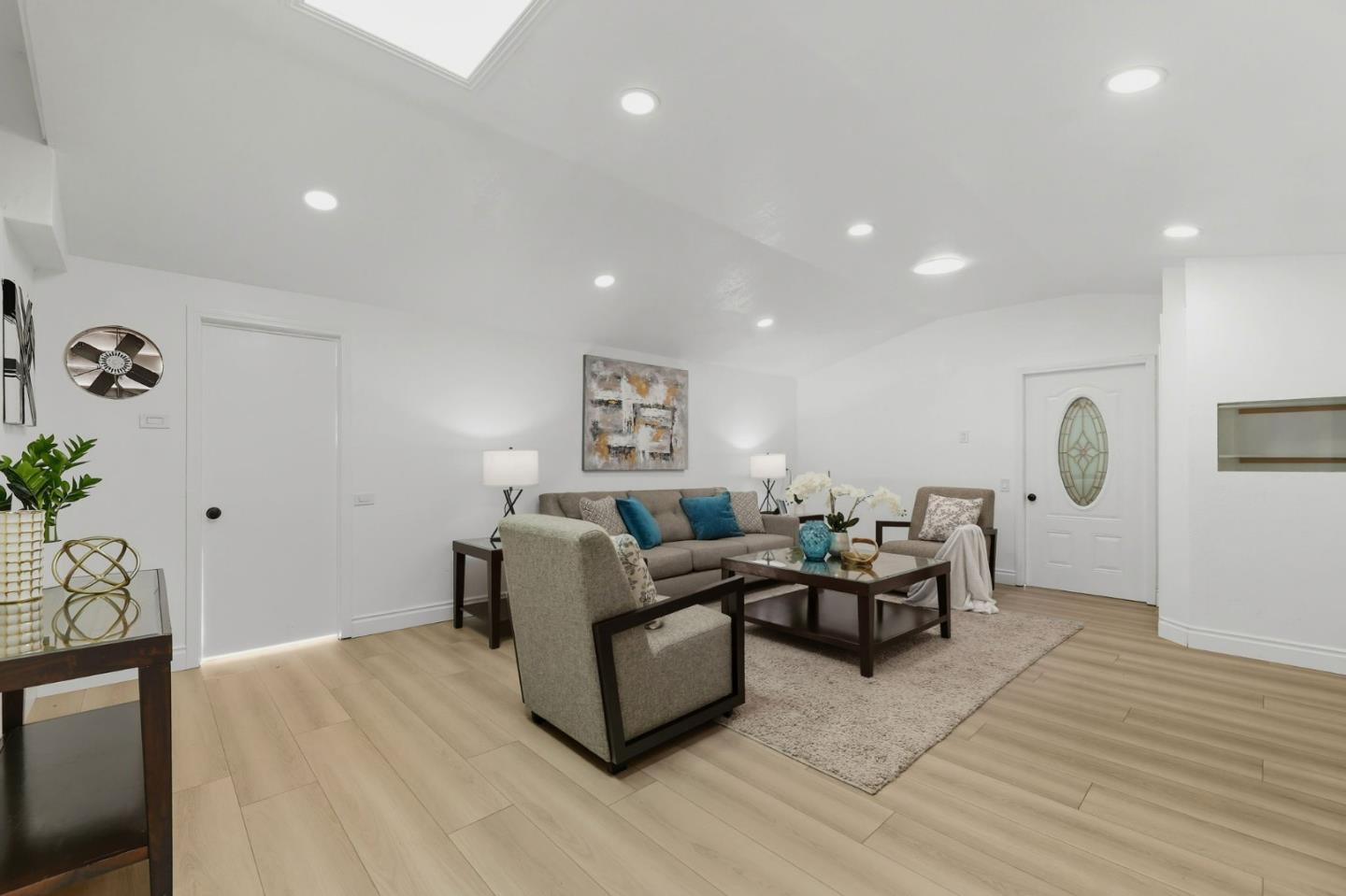 Detail Gallery Image 13 of 41 For 1199 Blazingwood Dr, Sunnyvale,  CA 94089 - 3 Beds | 2 Baths