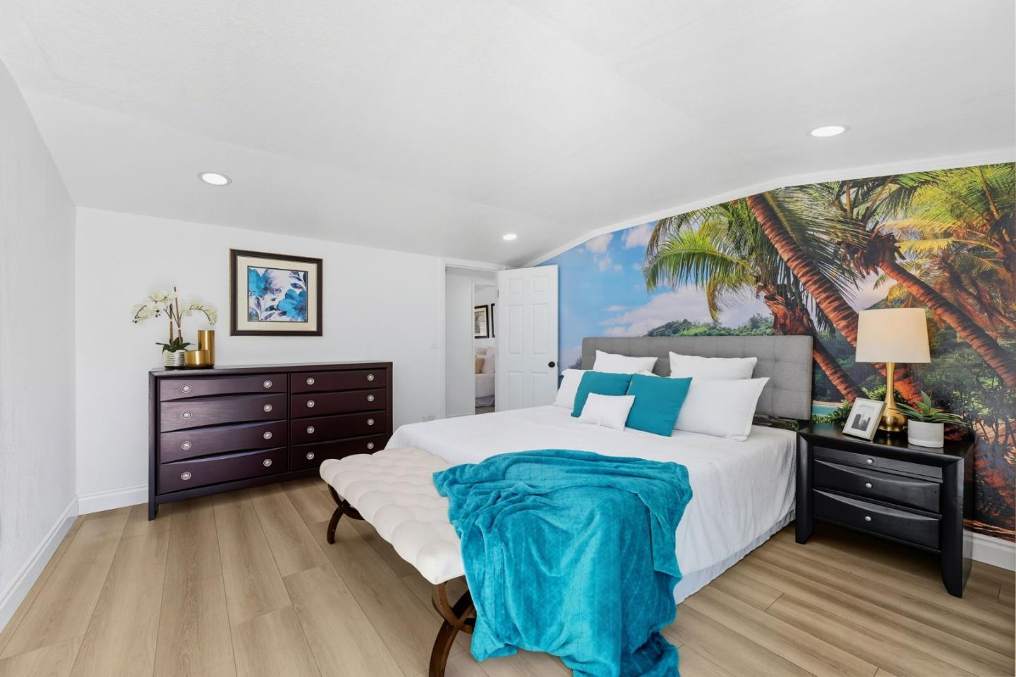 Detail Gallery Image 16 of 41 For 1199 Blazingwood Dr, Sunnyvale,  CA 94089 - 3 Beds | 2 Baths