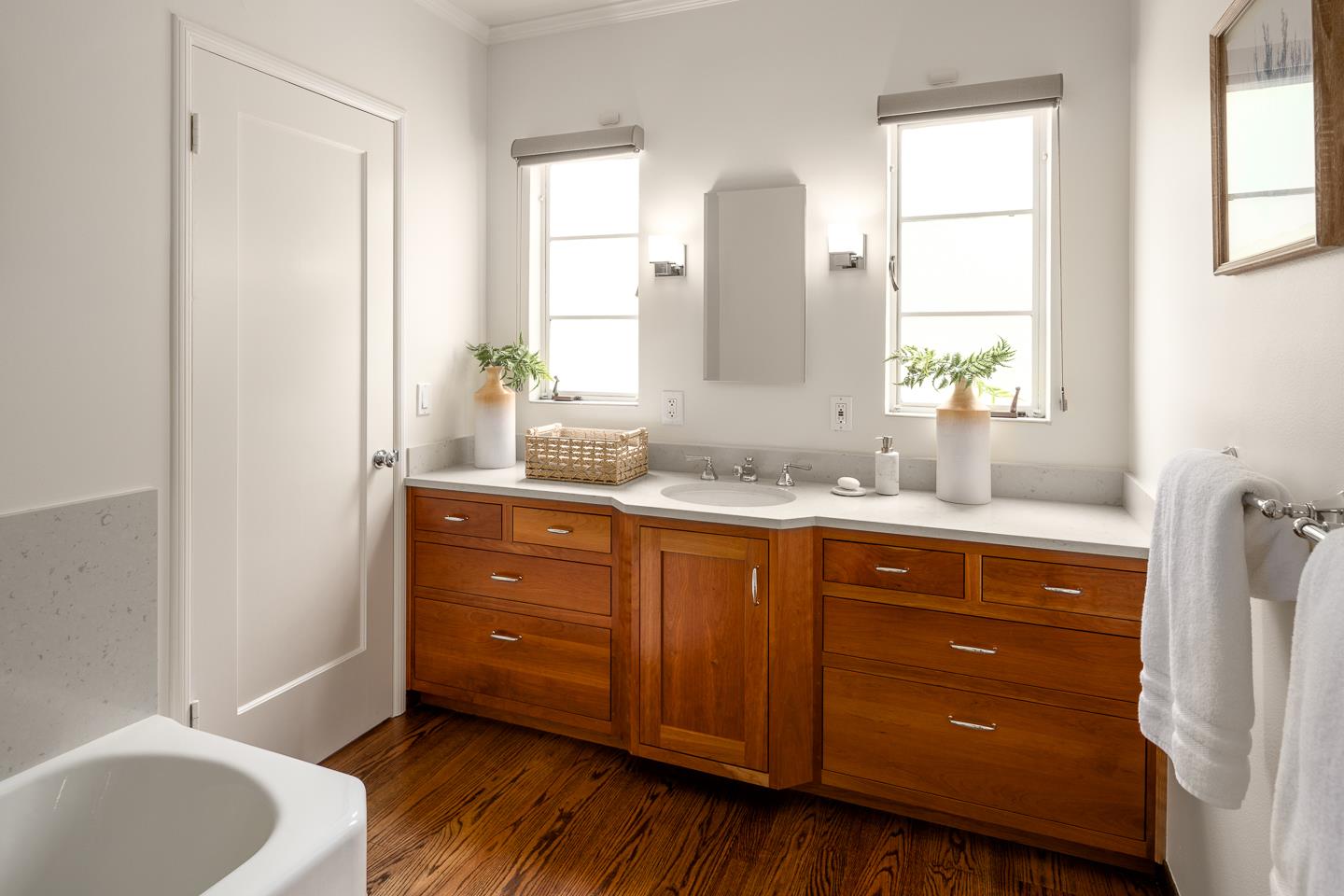 Detail Gallery Image 7 of 11 For 1301 Forest Ave, Palo Alto,  CA 94301 - 3 Beds | 2 Baths