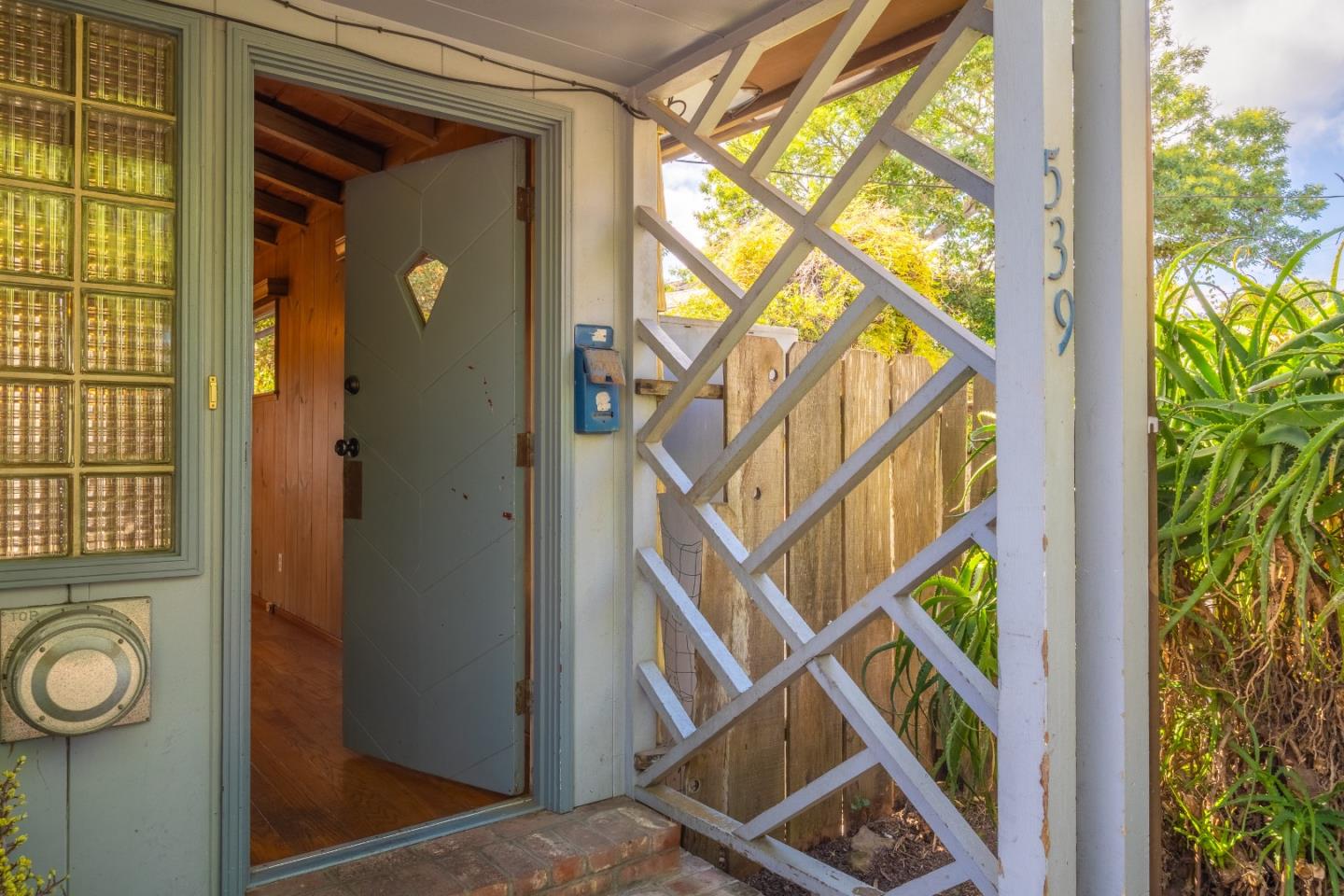 Detail Gallery Image 10 of 24 For 541 & 539 W Franklin St, Monterey,  CA 93940 - 3 Beds | 2/1 Baths