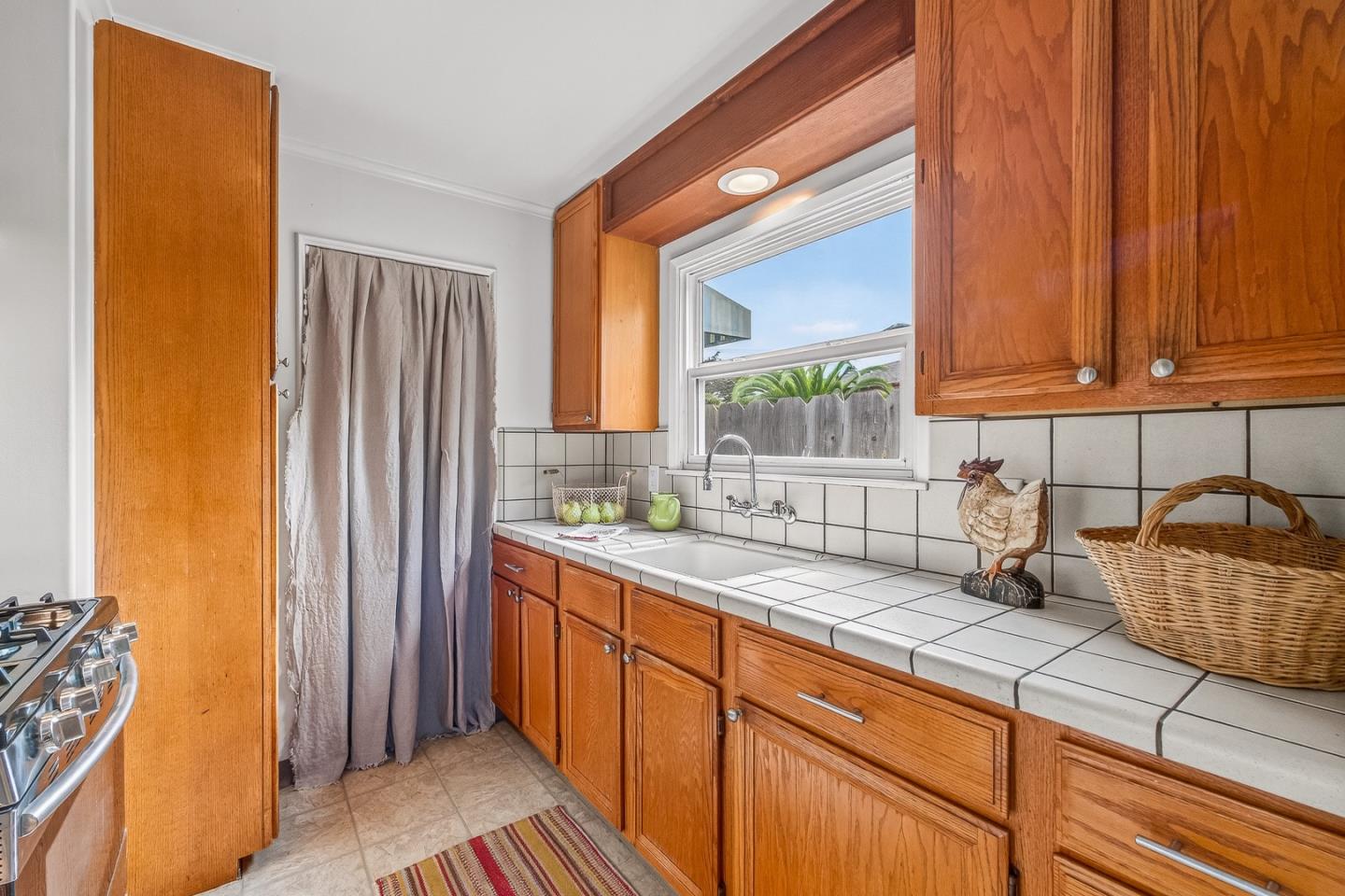 Detail Gallery Image 13 of 24 For 541 & 539 W Franklin St, Monterey,  CA 93940 - 3 Beds | 2/1 Baths