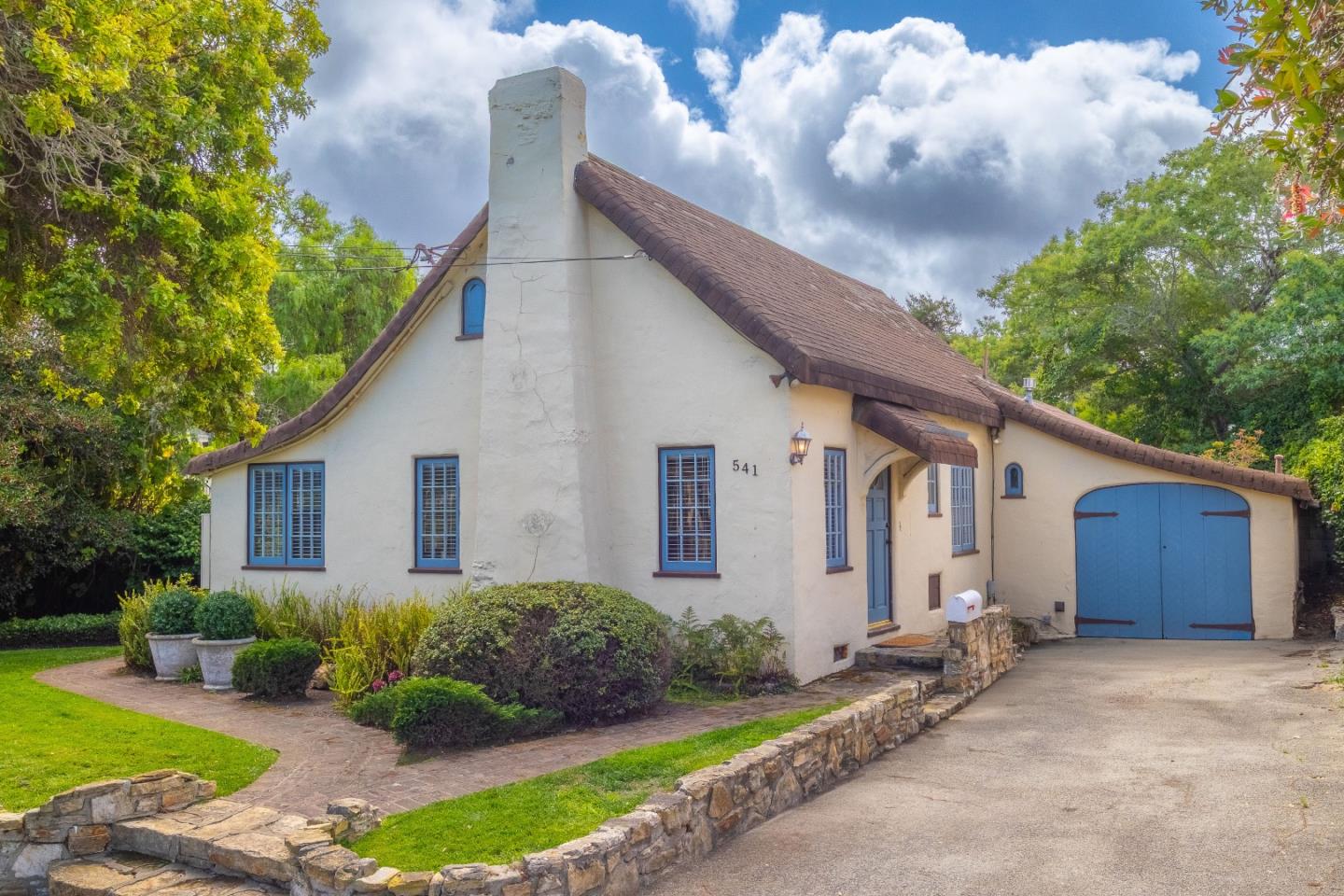 Detail Gallery Image 3 of 24 For 541 & 539 W Franklin St, Monterey,  CA 93940 - 3 Beds | 2/1 Baths