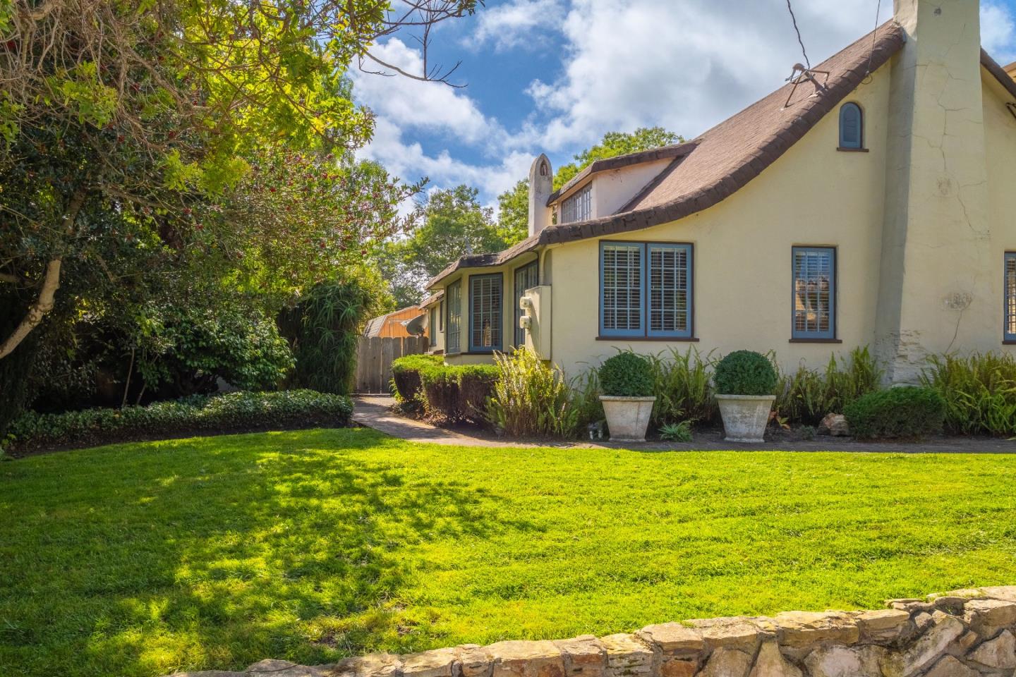 Detail Gallery Image 4 of 24 For 541 & 539 W Franklin St, Monterey,  CA 93940 - 3 Beds | 2/1 Baths