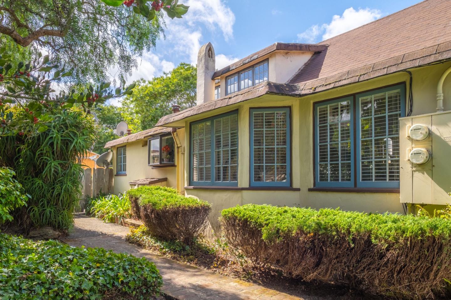 Detail Gallery Image 5 of 24 For 541 & 539 W Franklin St, Monterey,  CA 93940 - 3 Beds | 2/1 Baths