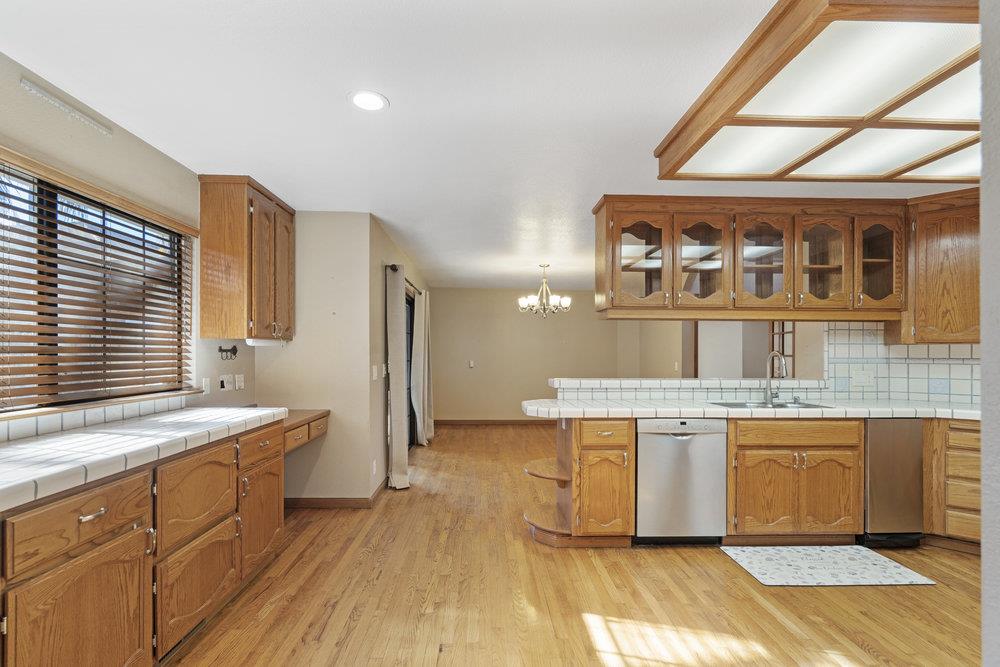 Detail Gallery Image 12 of 49 For 1511 Las Brisas Dr, Hollister,  CA 95023 - 3 Beds | 2/1 Baths