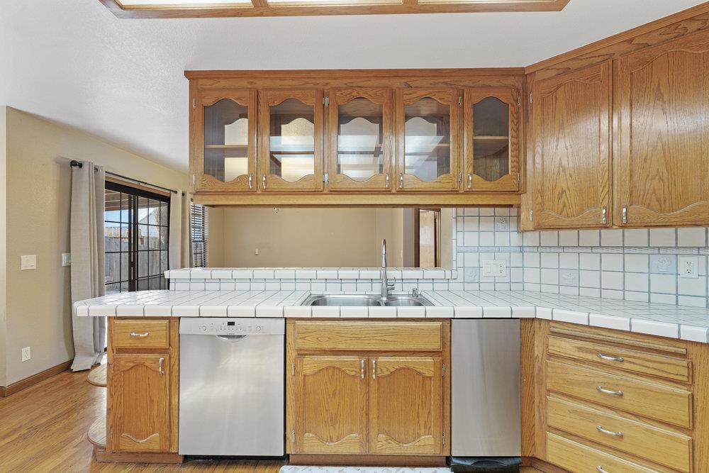 Detail Gallery Image 14 of 49 For 1511 Las Brisas Dr, Hollister,  CA 95023 - 3 Beds | 2/1 Baths