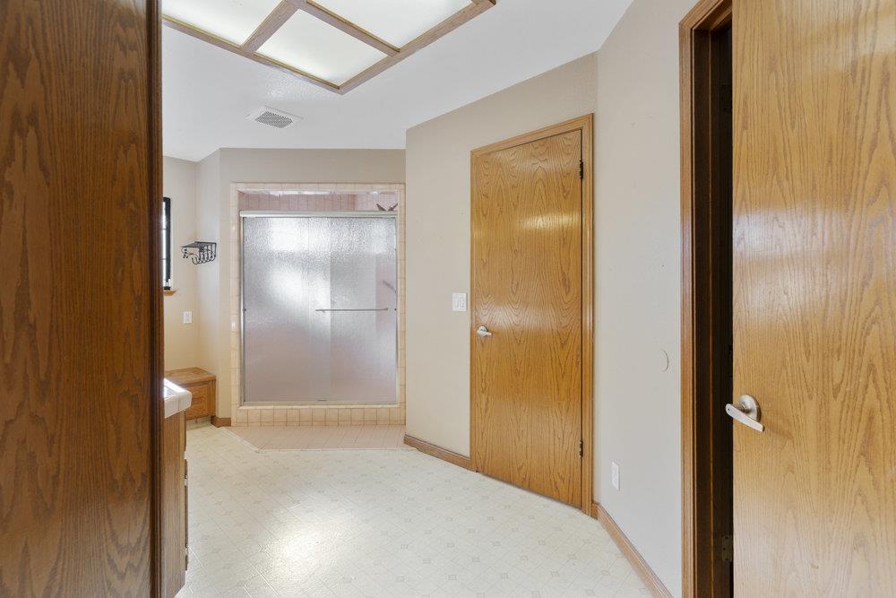 Detail Gallery Image 21 of 49 For 1511 Las Brisas Dr, Hollister,  CA 95023 - 3 Beds | 2/1 Baths