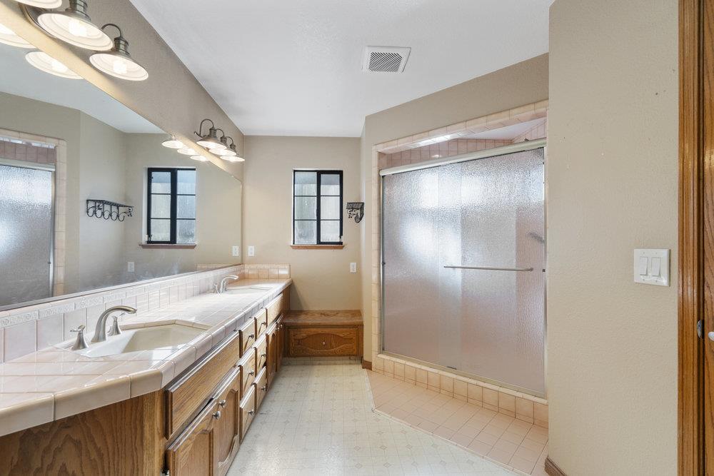 Detail Gallery Image 22 of 49 For 1511 Las Brisas Dr, Hollister,  CA 95023 - 3 Beds | 2/1 Baths