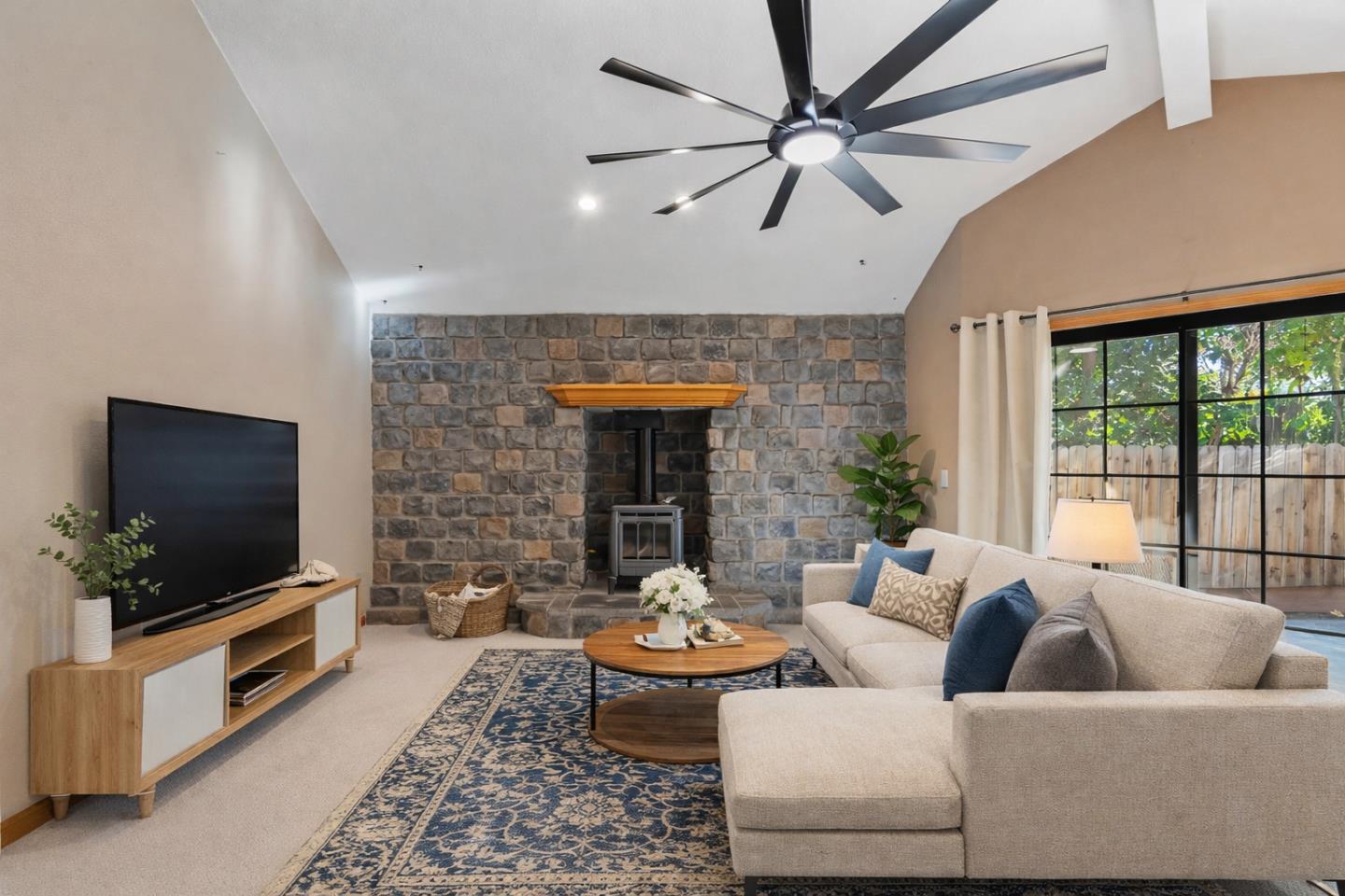 Detail Gallery Image 5 of 49 For 1511 Las Brisas Dr, Hollister,  CA 95023 - 3 Beds | 2/1 Baths