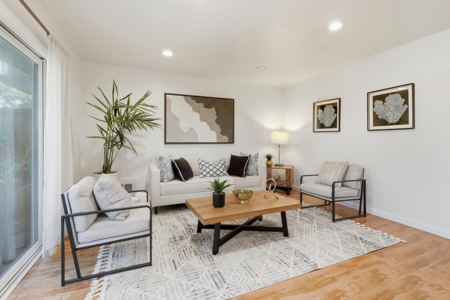 Detail Gallery Image 3 of 32 For 1103 Reed Ave a,  Sunnyvale,  CA 94086 - 3 Beds | 1/1 Baths