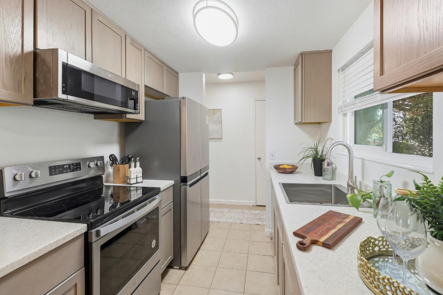 Detail Gallery Image 5 of 32 For 1103 Reed Ave a,  Sunnyvale,  CA 94086 - 3 Beds | 1/1 Baths