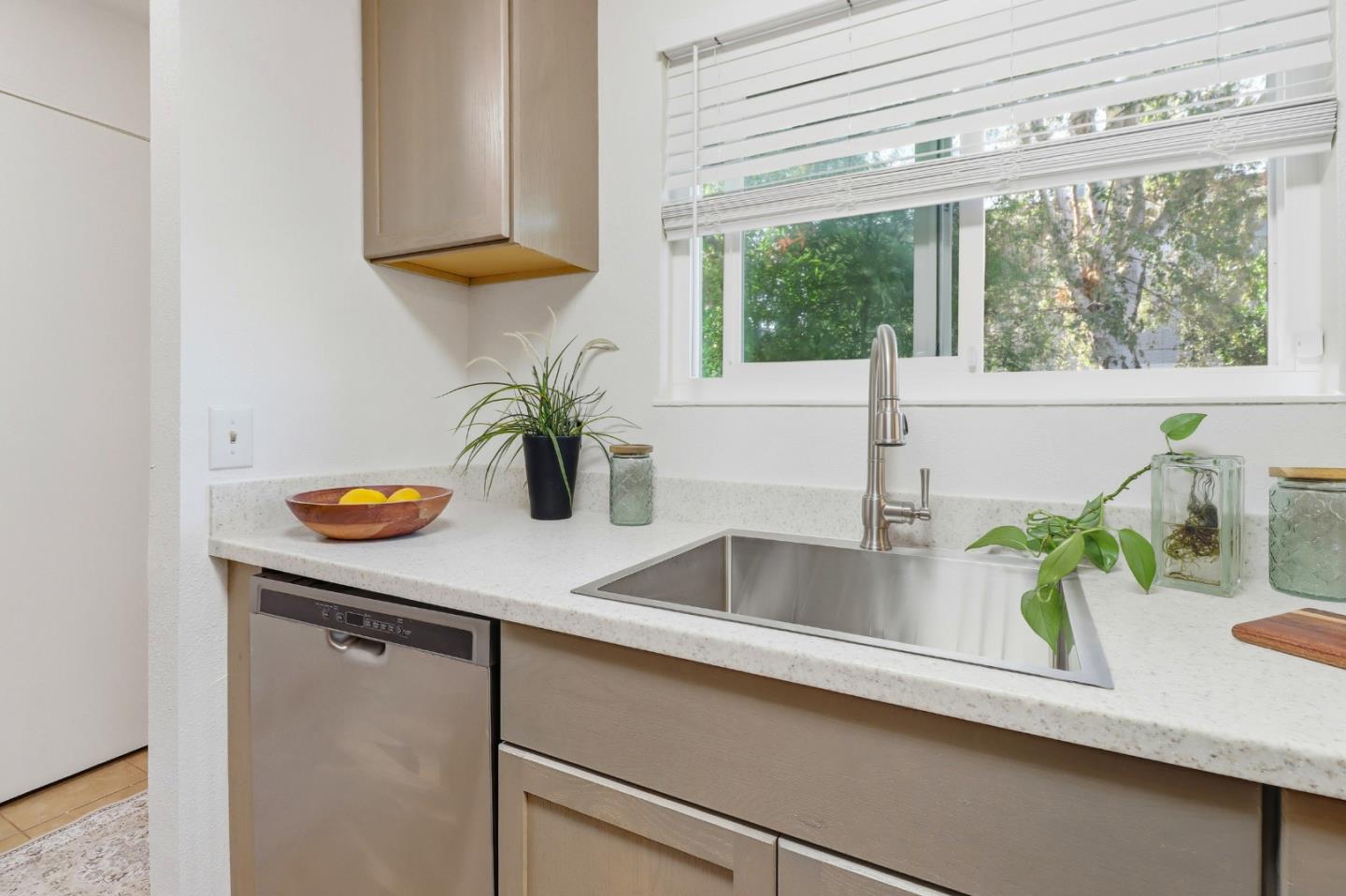 Detail Gallery Image 7 of 32 For 1103 Reed Ave a,  Sunnyvale,  CA 94086 - 3 Beds | 1/1 Baths