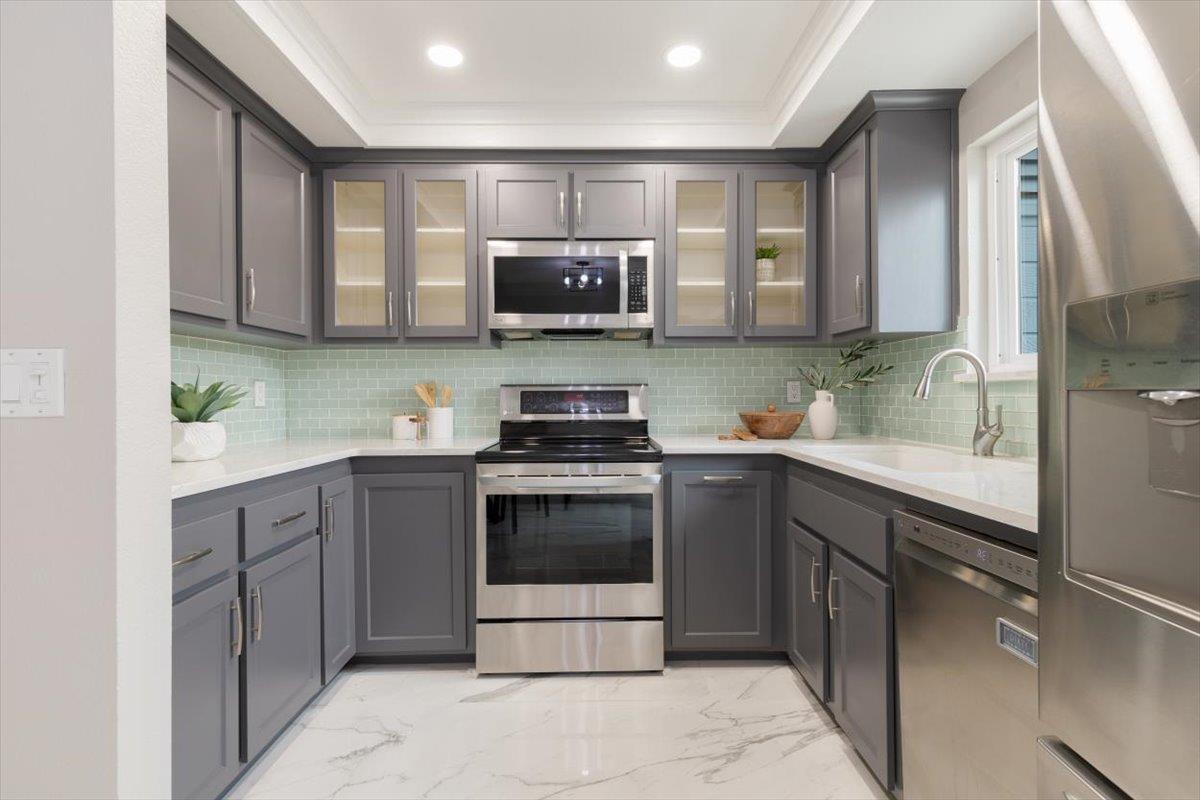 Detail Gallery Image 12 of 25 For 414 S Buena Vista Ave, San Jose,  CA 95126 - 2 Beds | 2/1 Baths