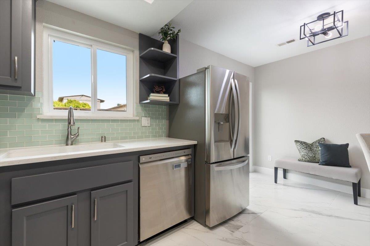 Detail Gallery Image 15 of 25 For 414 S Buena Vista Ave, San Jose,  CA 95126 - 2 Beds | 2/1 Baths