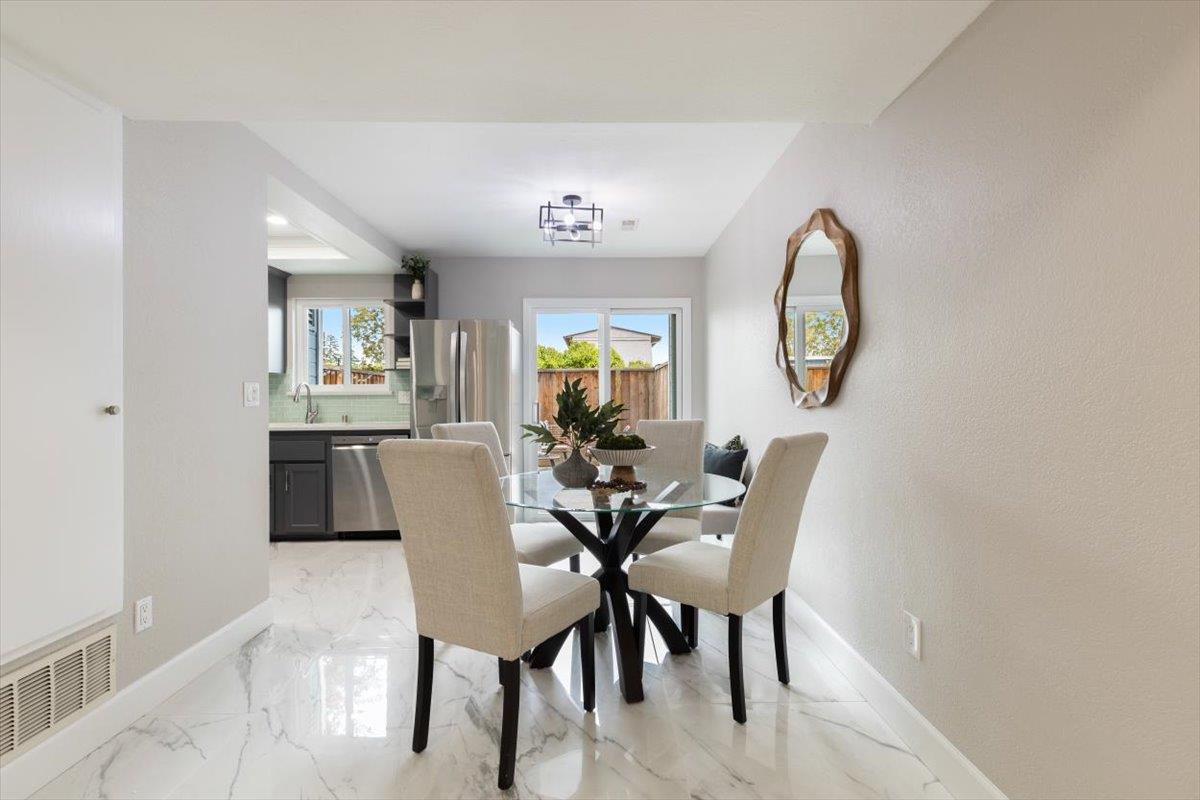 Detail Gallery Image 9 of 25 For 414 S Buena Vista Ave, San Jose,  CA 95126 - 2 Beds | 2/1 Baths