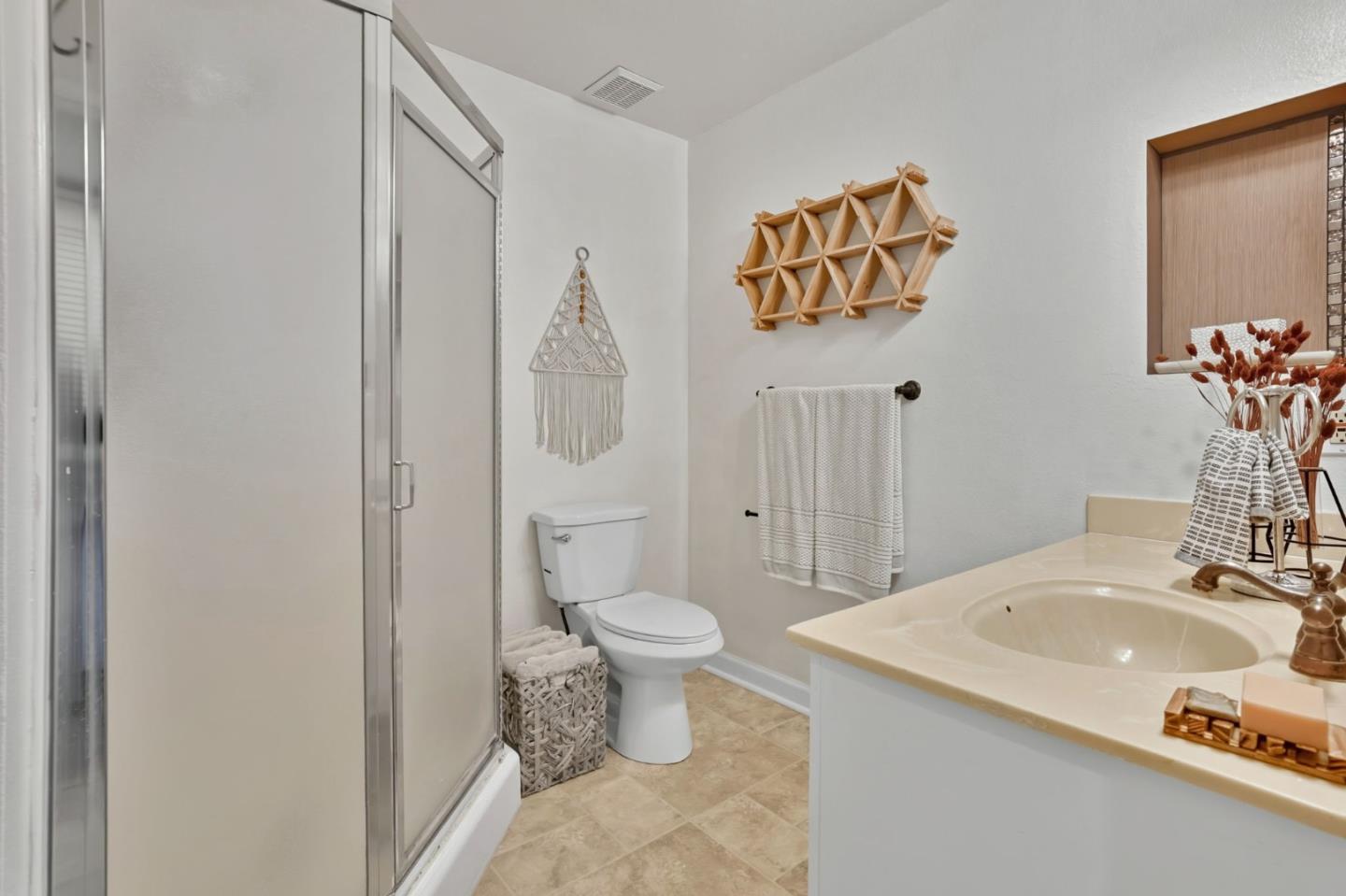 Detail Gallery Image 9 of 22 For 730 Pheasant Ridge Rd, Monterey,  CA 93940 - 2 Beds | 2 Baths
