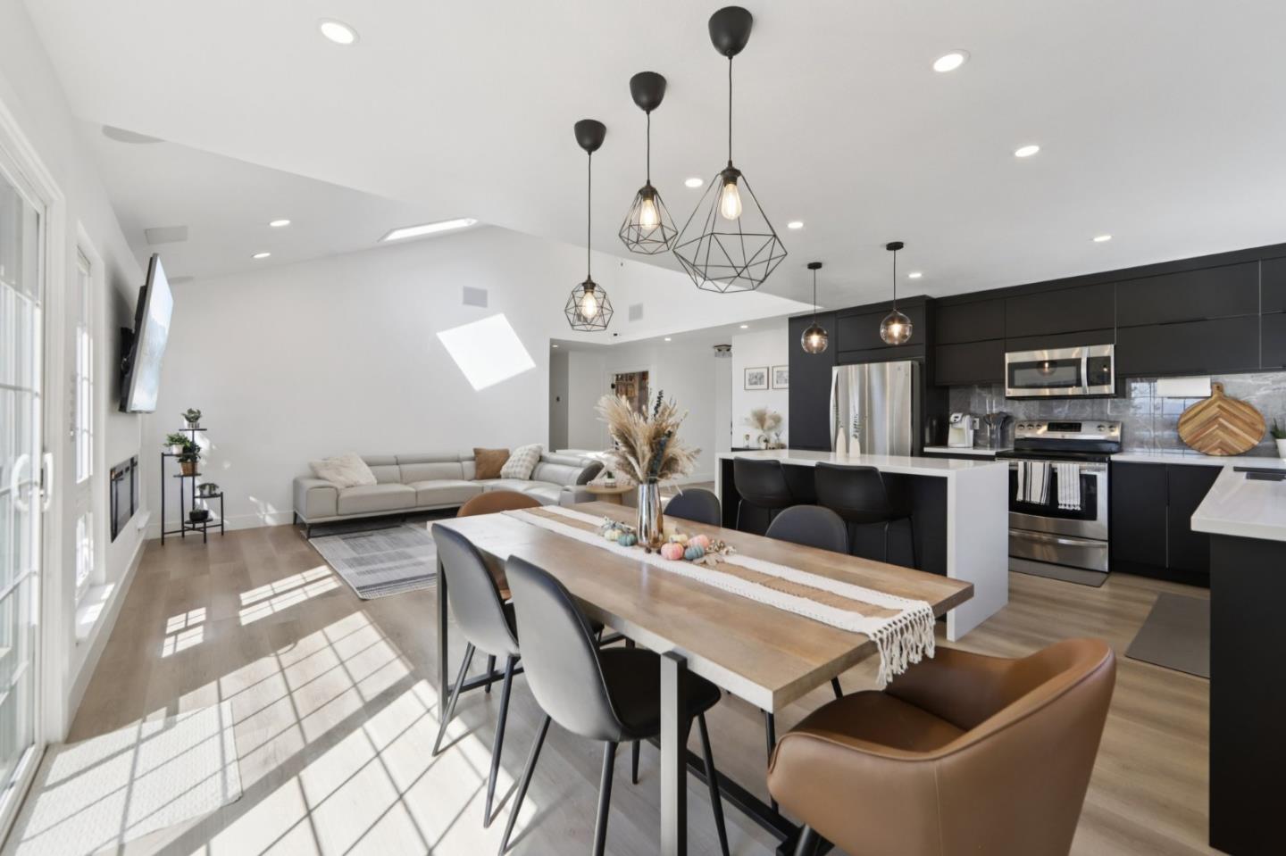 Detail Gallery Image 10 of 42 For 3440 Rubion Dr, San Jose,  CA 95148 - 4 Beds | 2 Baths