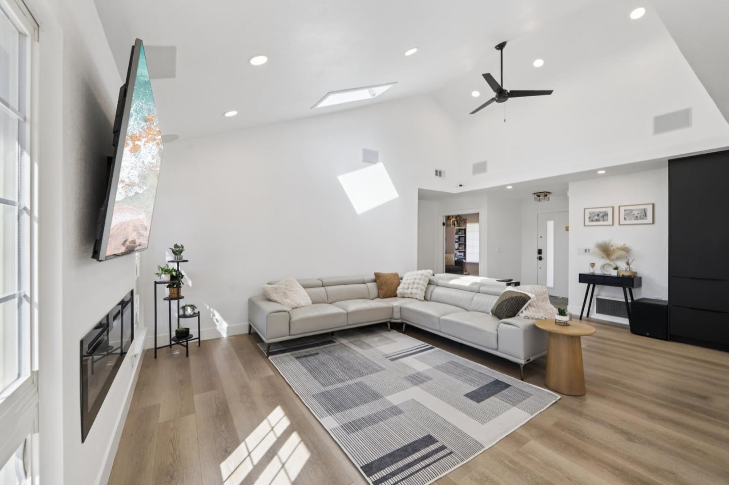 Detail Gallery Image 14 of 42 For 3440 Rubion Dr, San Jose,  CA 95148 - 4 Beds | 2 Baths