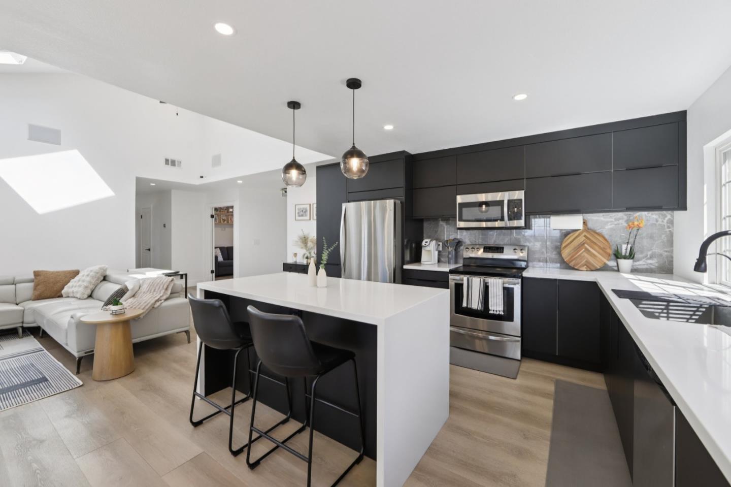 Detail Gallery Image 6 of 42 For 3440 Rubion Dr, San Jose,  CA 95148 - 4 Beds | 2 Baths