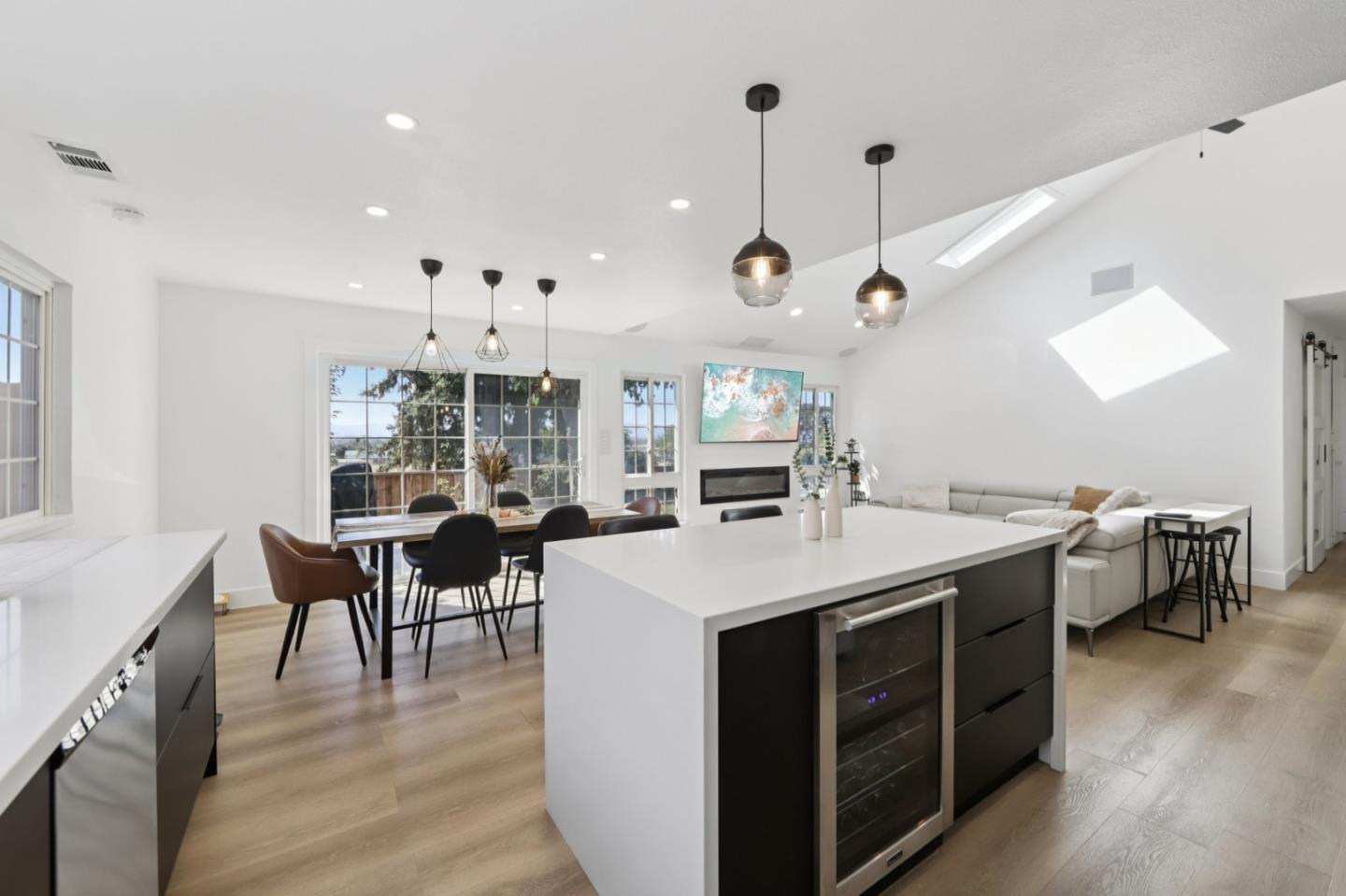 Detail Gallery Image 7 of 42 For 3440 Rubion Dr, San Jose,  CA 95148 - 4 Beds | 2 Baths