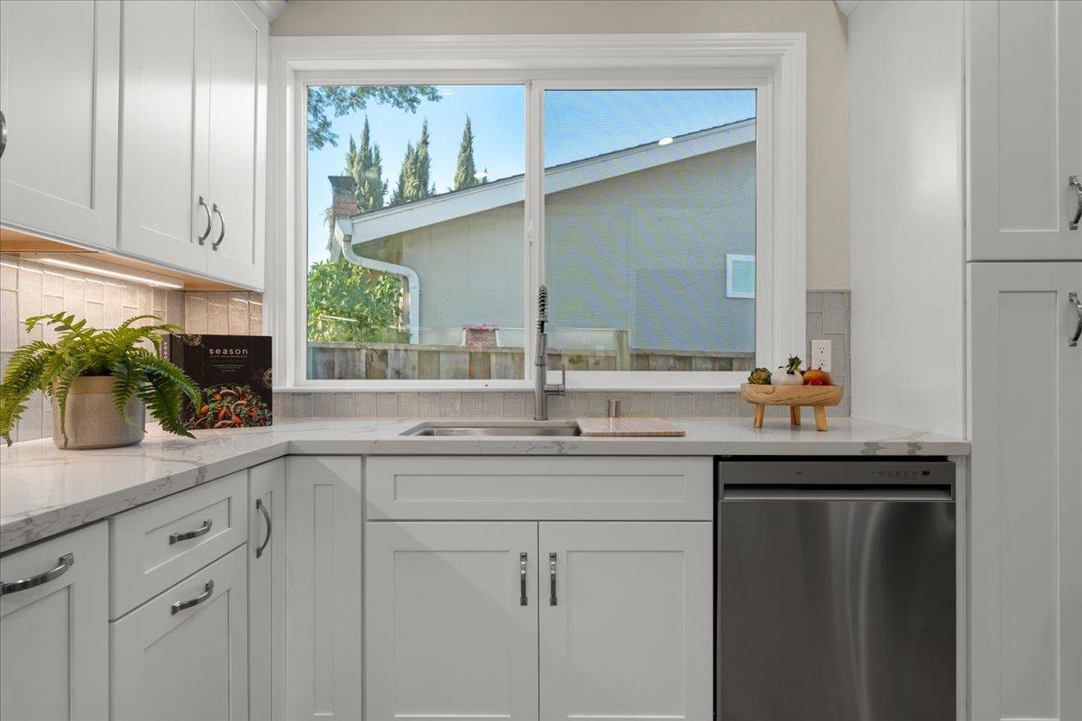 Detail Gallery Image 14 of 34 For 6575 Kaneko Dr, San Jose,  CA 95119 - 4 Beds | 2 Baths