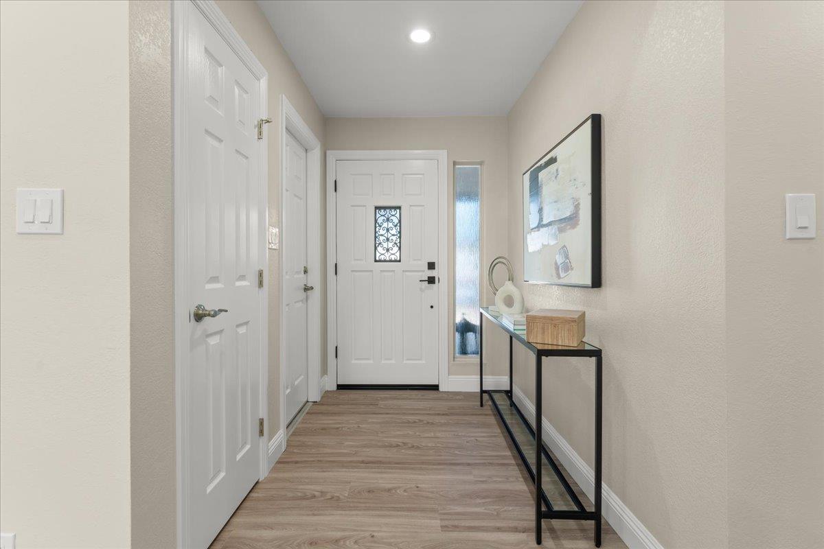 Detail Gallery Image 3 of 34 For 6575 Kaneko Dr, San Jose,  CA 95119 - 4 Beds | 2 Baths