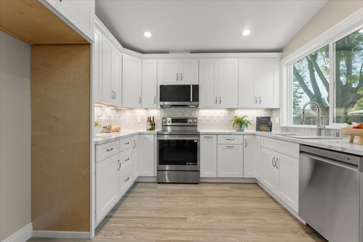 Detail Gallery Image 9 of 34 For 6575 Kaneko Dr, San Jose,  CA 95119 - 4 Beds | 2 Baths