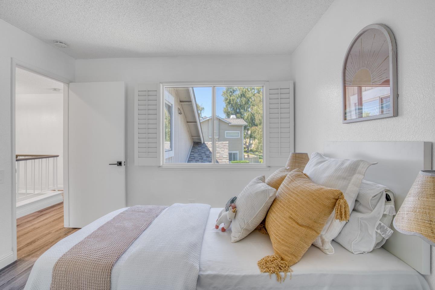 Detail Gallery Image 16 of 29 For 340 N Wildwood, Hercules,  CA 94547 - 3 Beds | 2/1 Baths