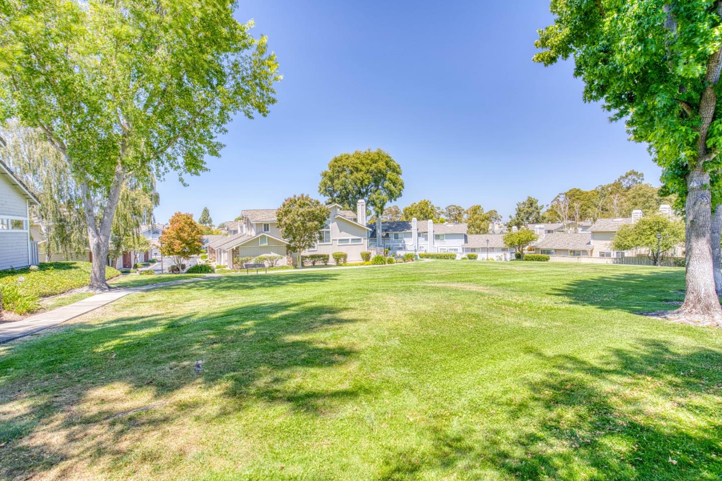 Detail Gallery Image 27 of 29 For 340 N Wildwood, Hercules,  CA 94547 - 3 Beds | 2/1 Baths