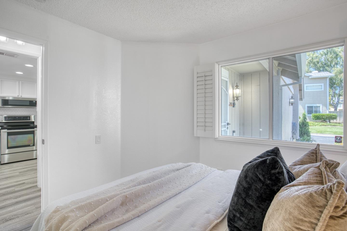 Detail Gallery Image 8 of 29 For 340 N Wildwood, Hercules,  CA 94547 - 3 Beds | 2/1 Baths