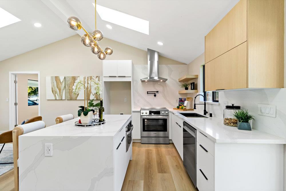 Detail Gallery Image 7 of 80 For 1707 Fruitdale Ave, San Jose,  CA 95128 - 4 Beds | 2 Baths