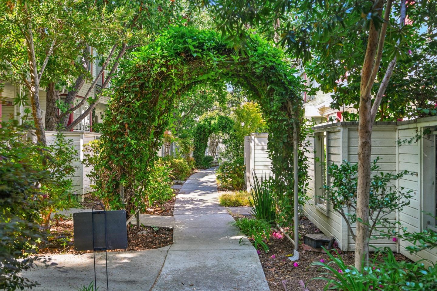 Detail Gallery Image 43 of 56 For 984 Belmont Ter #10,  Sunnyvale,  CA 94086 - 2 Beds | 1 Baths