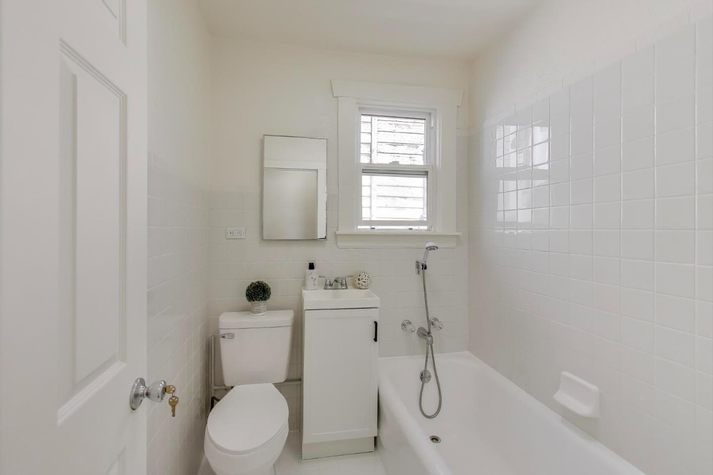 Detail Gallery Image 14 of 30 For 77 Reddy St, San Francisco,  CA 94124 - 3 Beds | 1 Baths